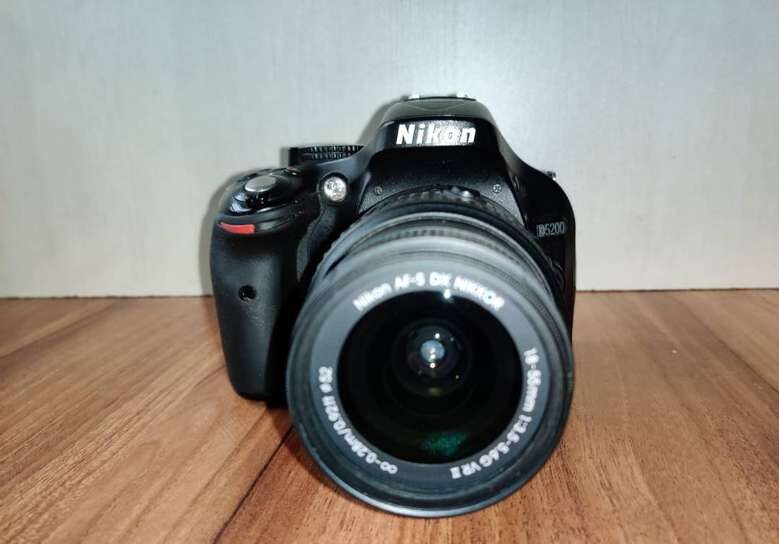 Nikon D5200 with 18-55mm Lens